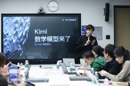 十问月之暗面杨植麟：Kimi与字节豆包竞争，孰强孰弱？ 丨 科创100人